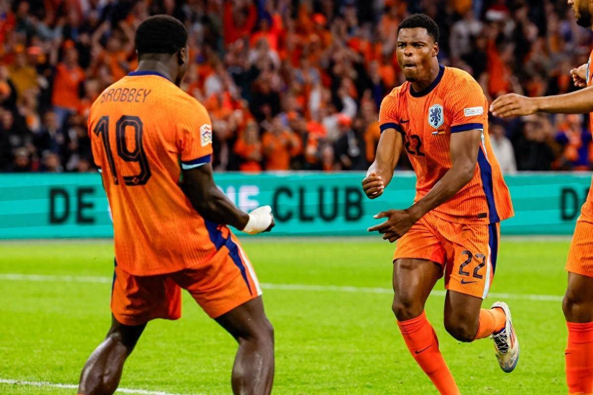 欧国联半决赛天王对决，球迷热血沸腾