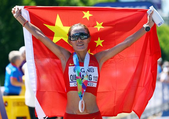 南非田径选手奋力拼搏，争夺奖牌