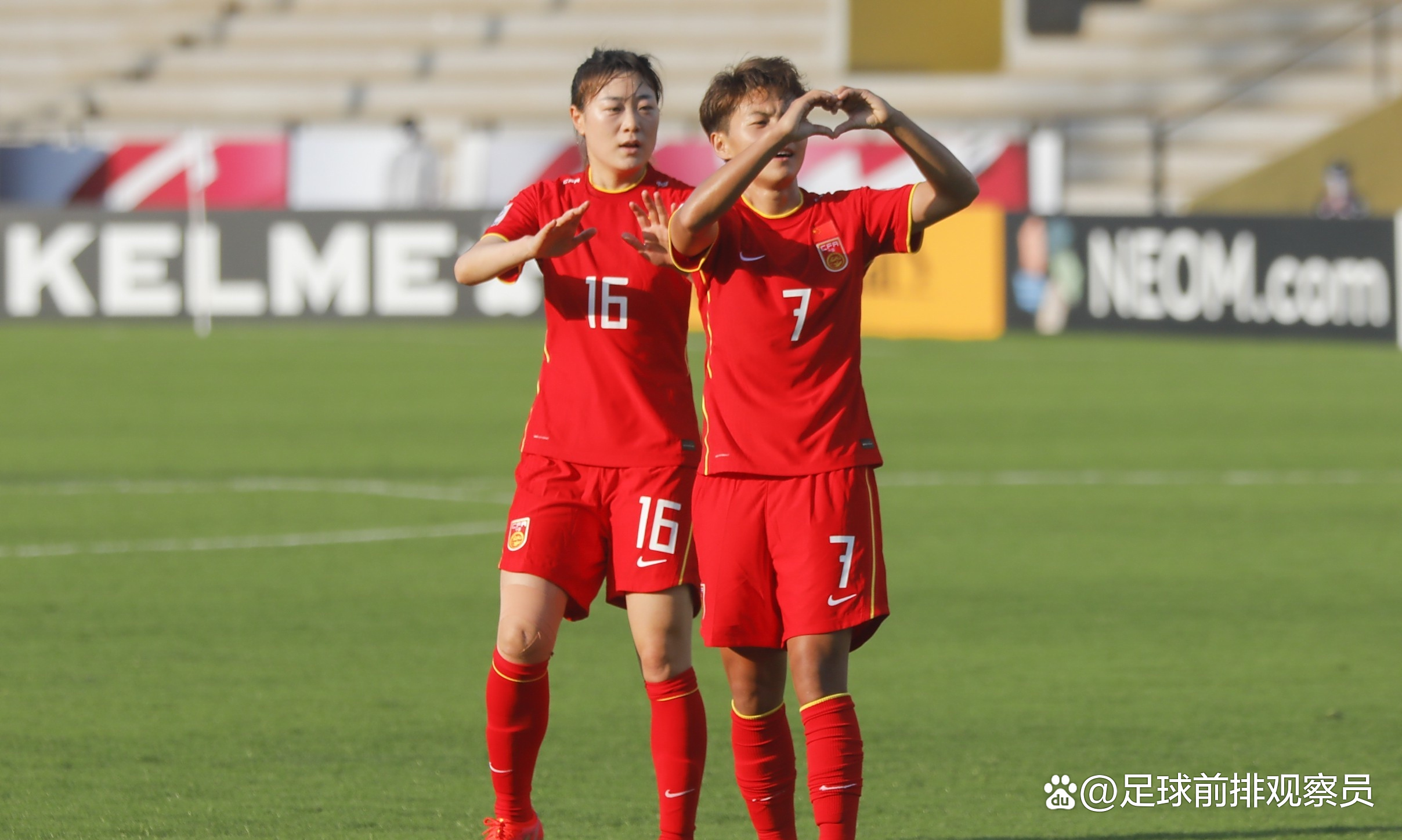 包含中国女足青少年训练营招生热烈：女足训练营招生火爆的词条