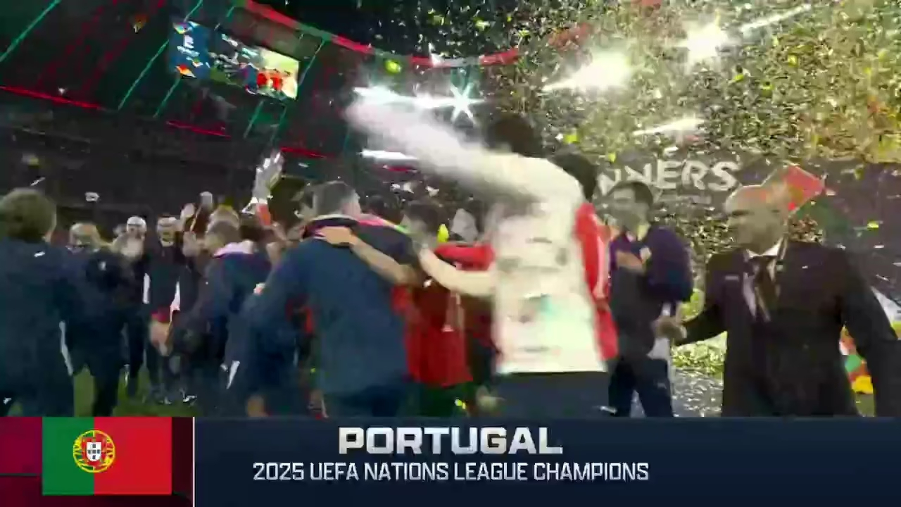 庆祝冠军产生，球迷狂欢现场的简单介绍