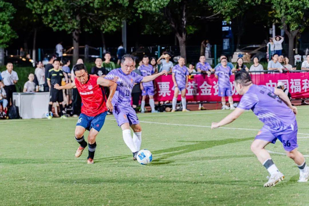 足球赛精彩连连,引发全民热议的简单介绍 足球赛精彩连连,引发全民热议的简单介绍