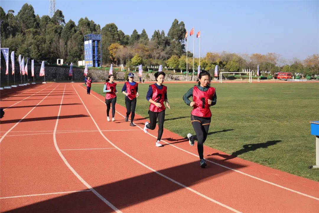 激烈比拼,优势不明决胜之争的简单介绍 激烈比拼,优势不明决胜之争的简单介绍