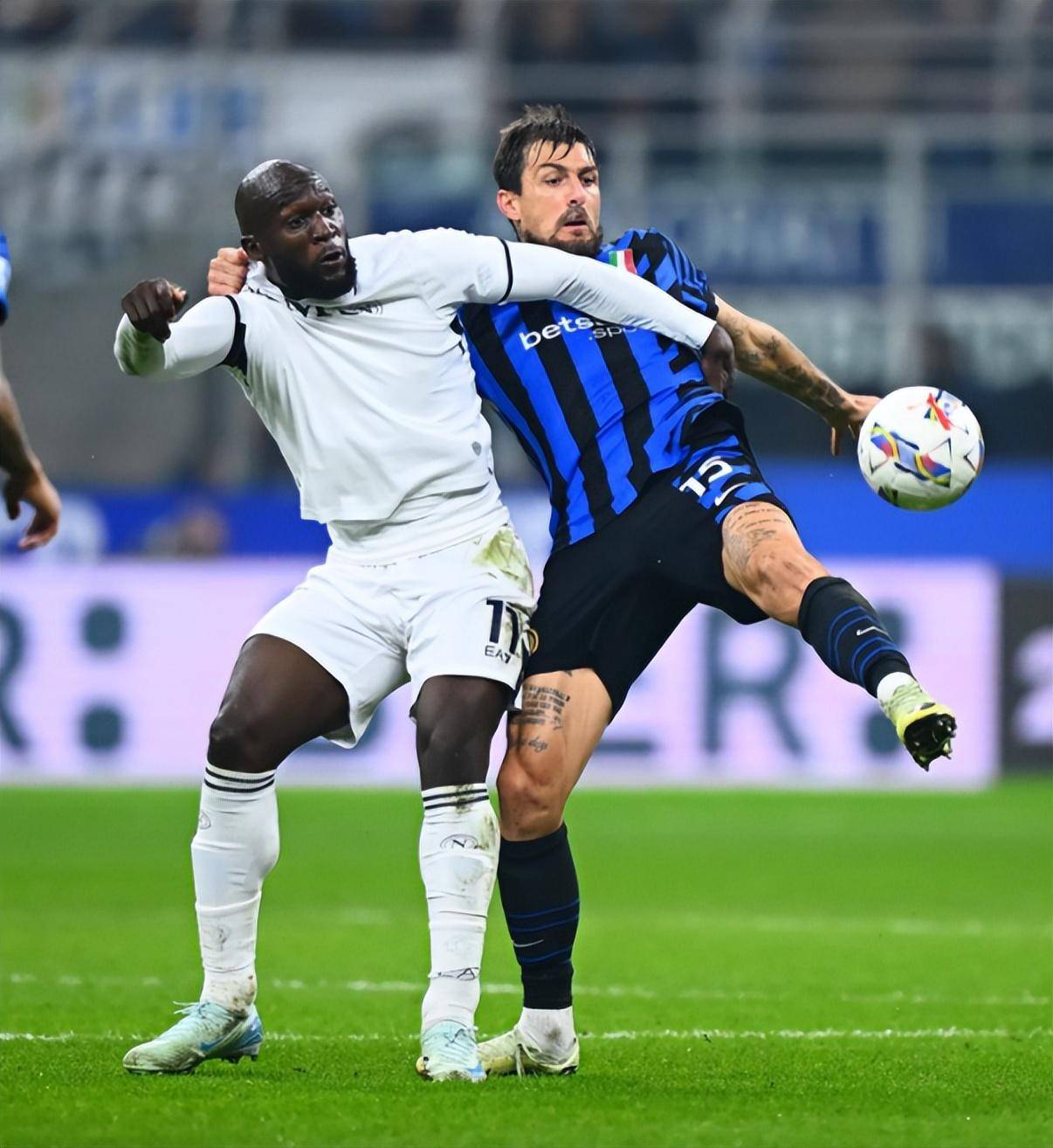 那不勒斯战平拉齐奥，难分胜负的简单介绍