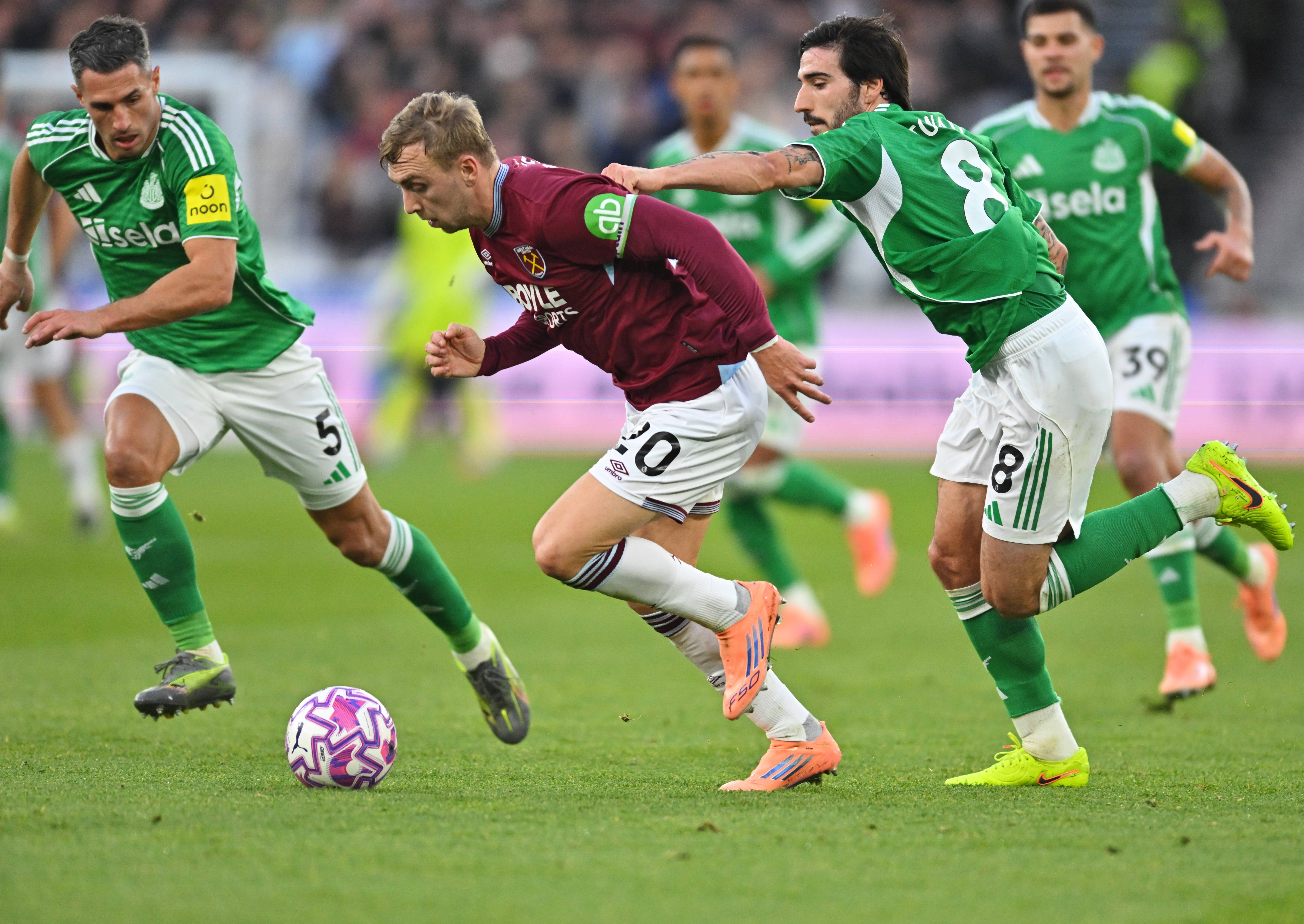 纽卡斯尔联宣布签约西汉姆球员，强化中场实力的简单介绍