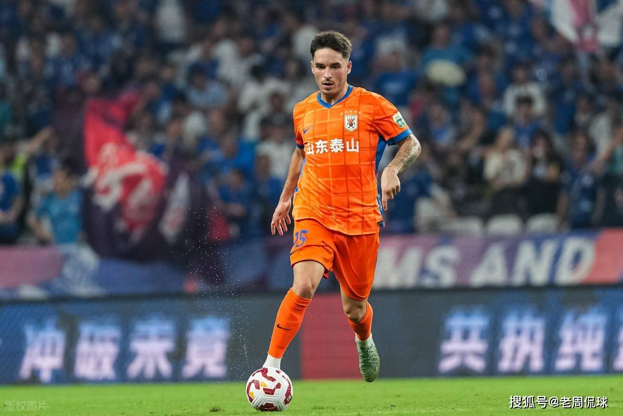 比赛中出现争议判罚，裁判决定遭到质疑