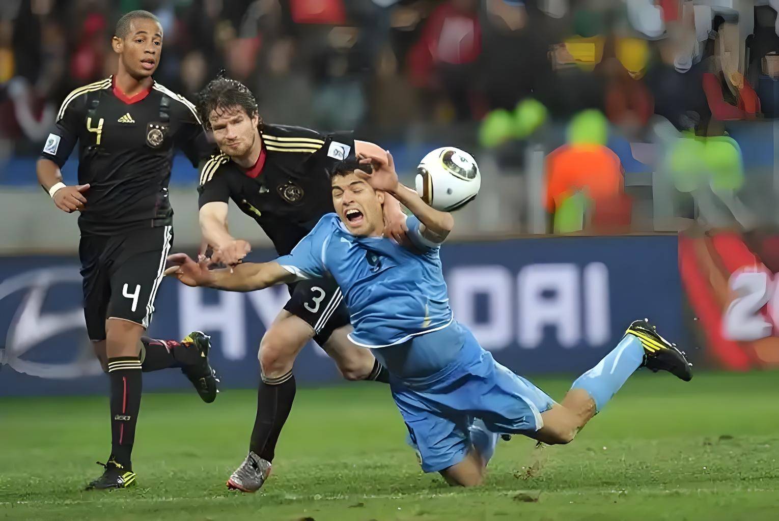 包含阿根廷中场传控术获赞，被誉为新一代核心的词条