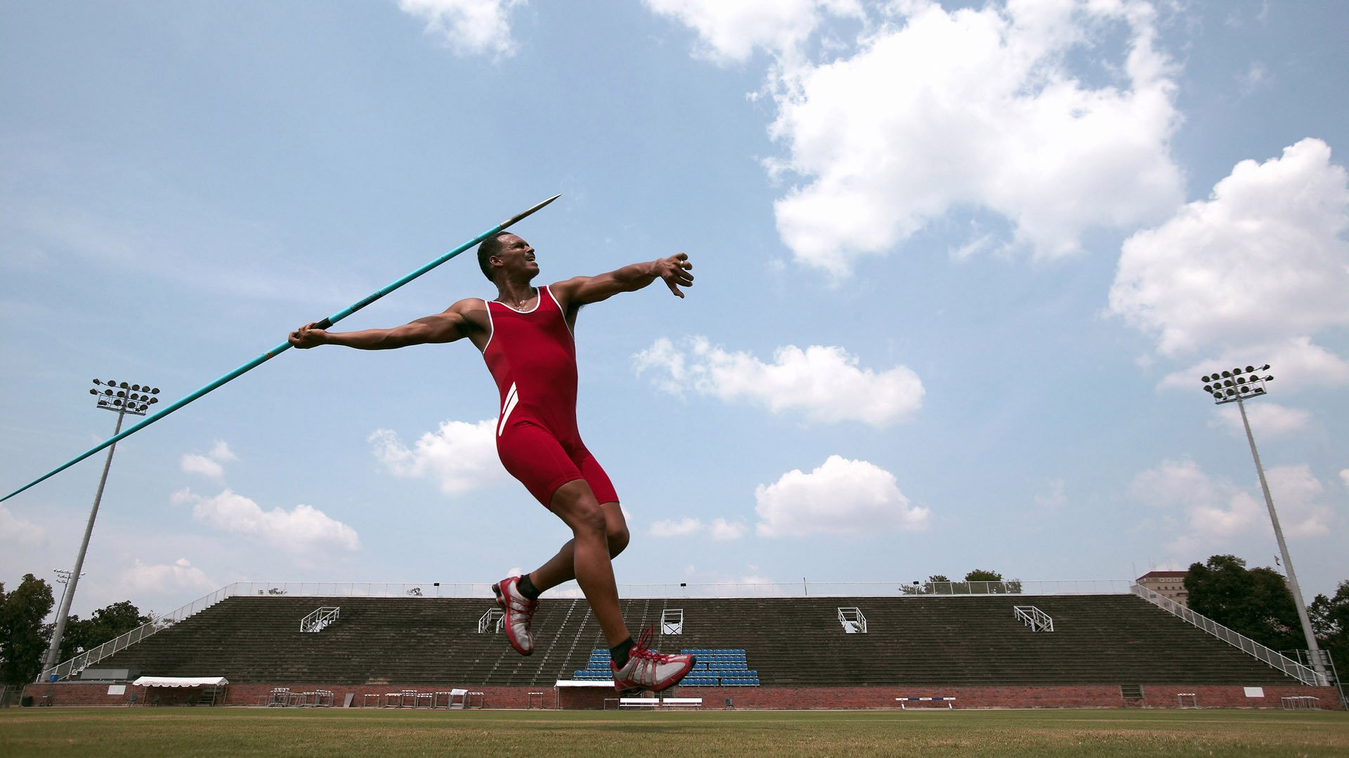 唯一性的对决，墨西哥铁卫终结那不勒斯之梦，莱万于欧冠半决赛完成终极接管