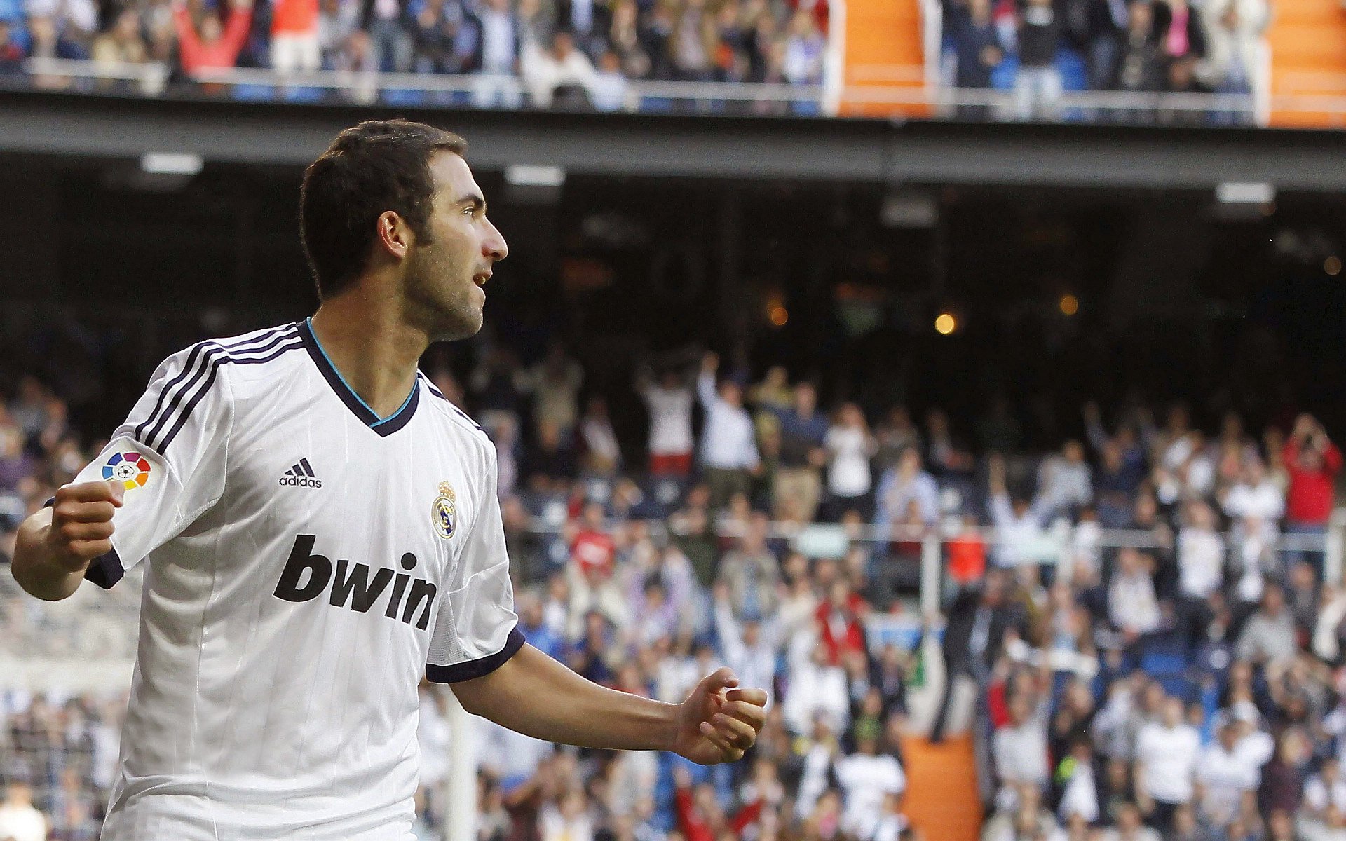 莱万关键时刻站出来，曼联速胜摩洛哥